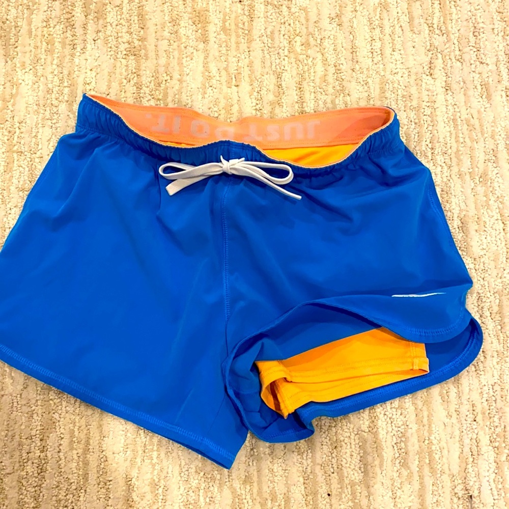 Nike dry fit size small short with inner liner